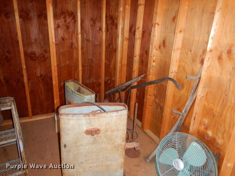 image for item EY9402 Wood storage building