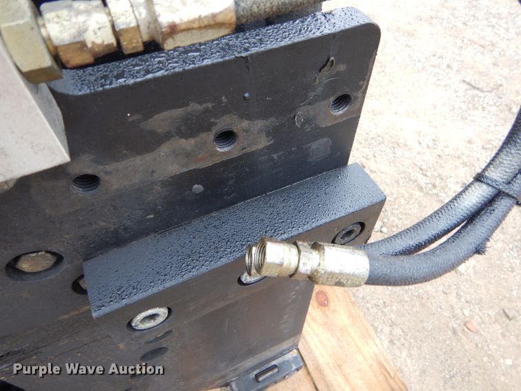 image for item EY9430 Barrel grapple attachment