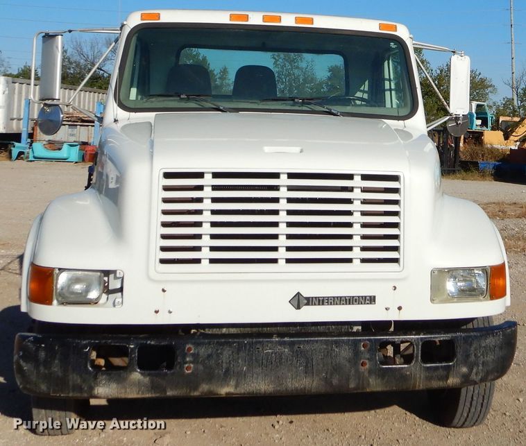 image for item EY9431 1999 International 4700 truck cab and chassis