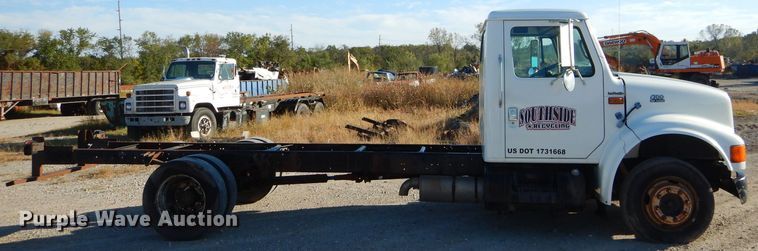 image for item EY9431 1999 International 4700 truck cab and chassis