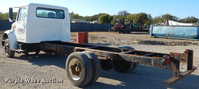 image for item EY9431 1999 International 4700 truck cab and chassis