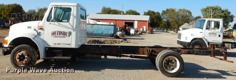 image for item EY9431 1999 International 4700 truck cab and chassis
