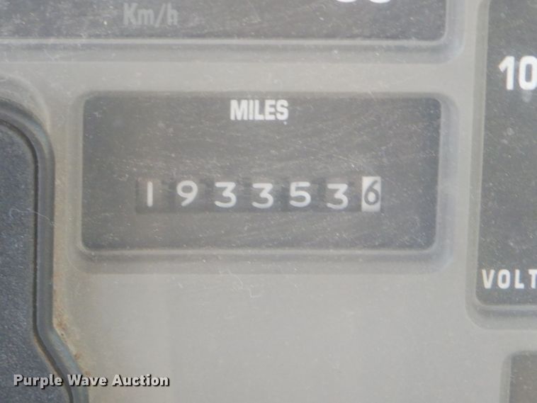 image for item EY9431 1999 International 4700 truck cab and chassis