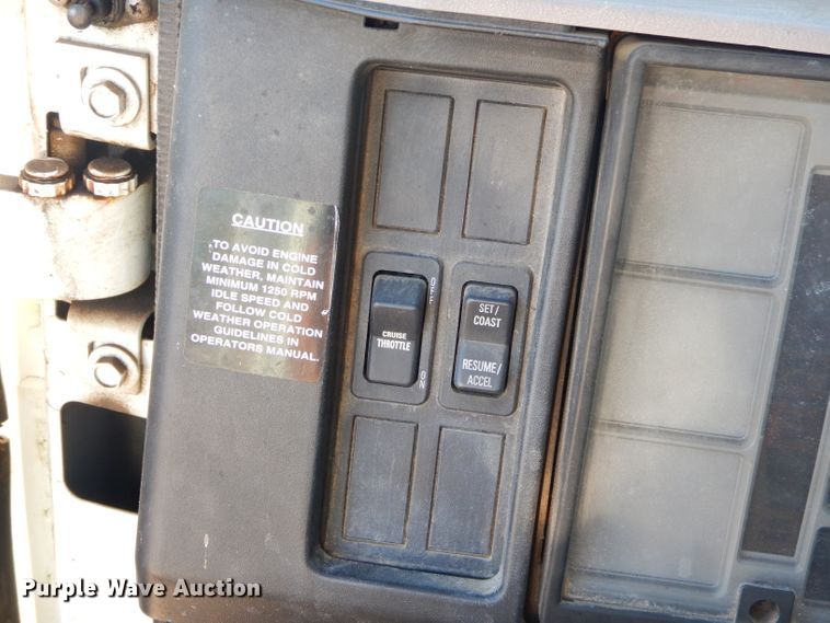 image for item EY9431 1999 International 4700 truck cab and chassis