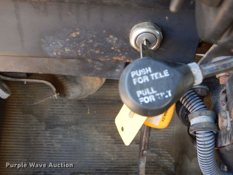 image for item EY9431 1999 International 4700 truck cab and chassis