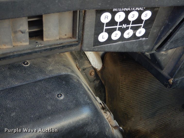 image for item EY9431 1999 International 4700 truck cab and chassis