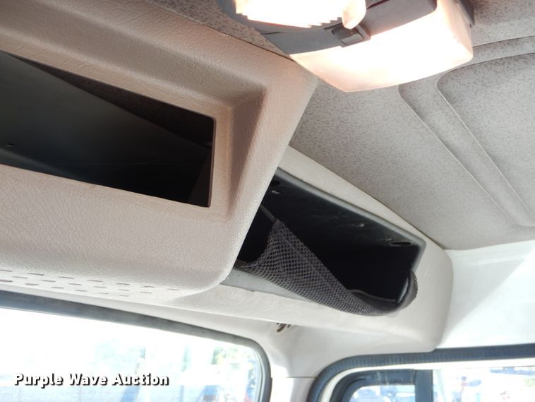 image for item EY9431 1999 International 4700 truck cab and chassis