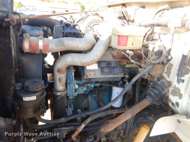 image for item EY9431 1999 International 4700 truck cab and chassis