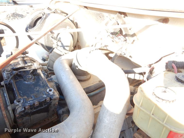 image for item EY9431 1999 International 4700 truck cab and chassis