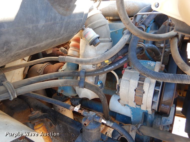 image for item EY9431 1999 International 4700 truck cab and chassis