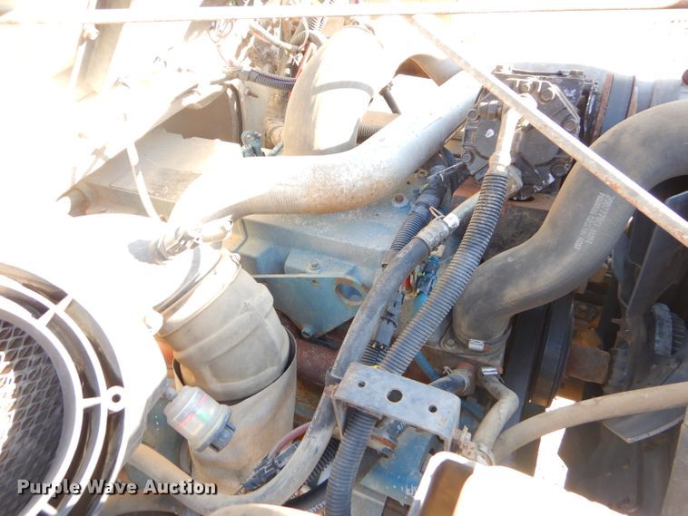 image for item EY9431 1999 International 4700 truck cab and chassis