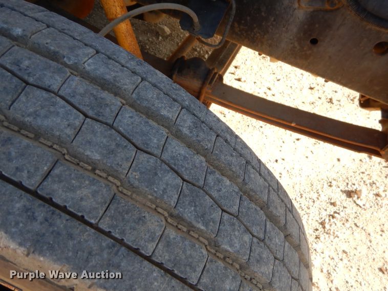 image for item EY9431 1999 International 4700 truck cab and chassis