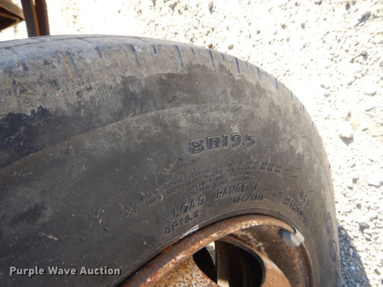 image for item EY9431 1999 International 4700 truck cab and chassis