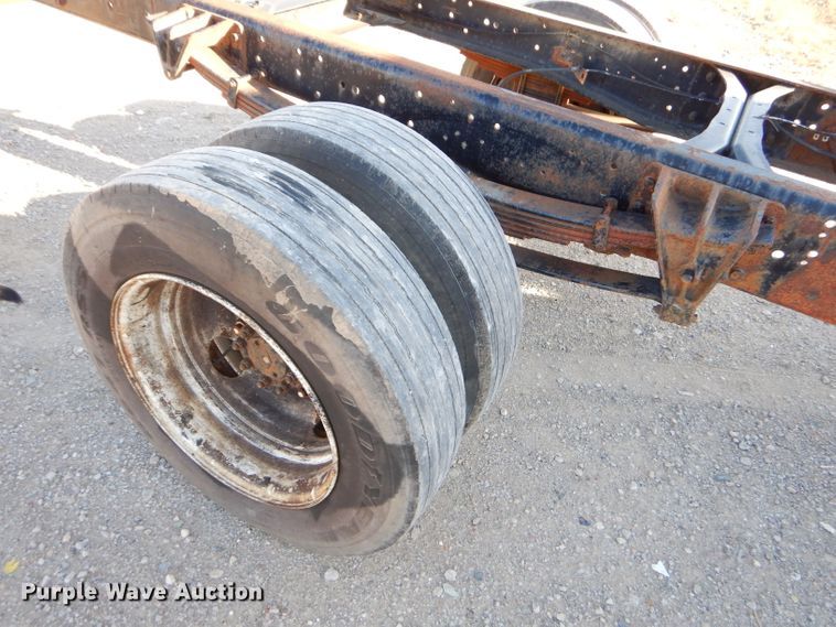 image for item EY9431 1999 International 4700 truck cab and chassis