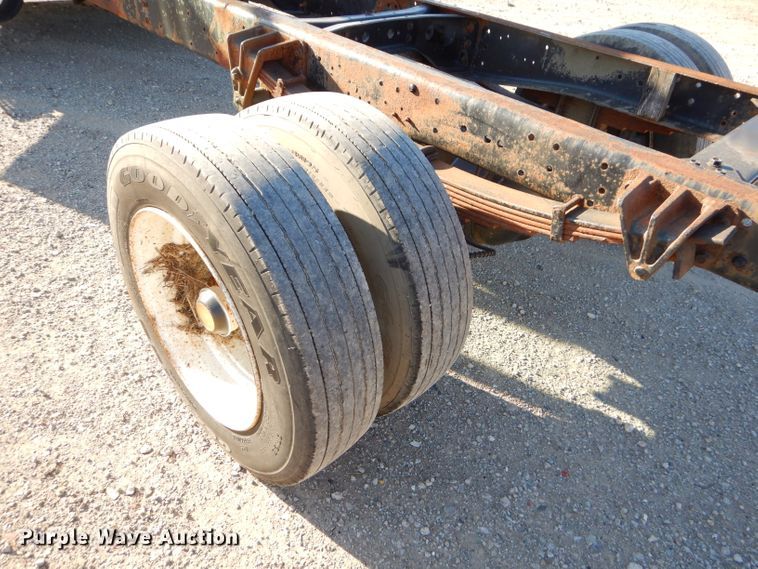 image for item EY9431 1999 International 4700 truck cab and chassis