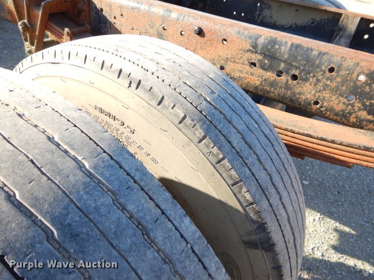 image for item EY9431 1999 International 4700 truck cab and chassis