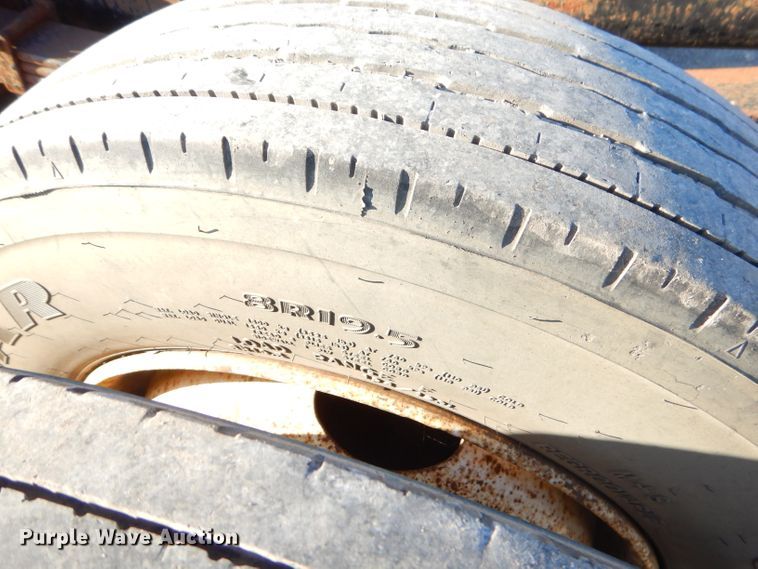 image for item EY9431 1999 International 4700 truck cab and chassis