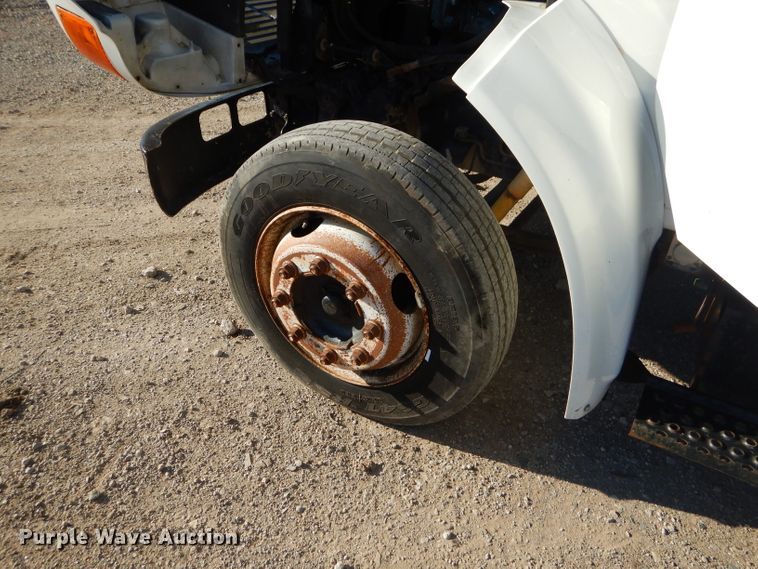 image for item EY9431 1999 International 4700 truck cab and chassis