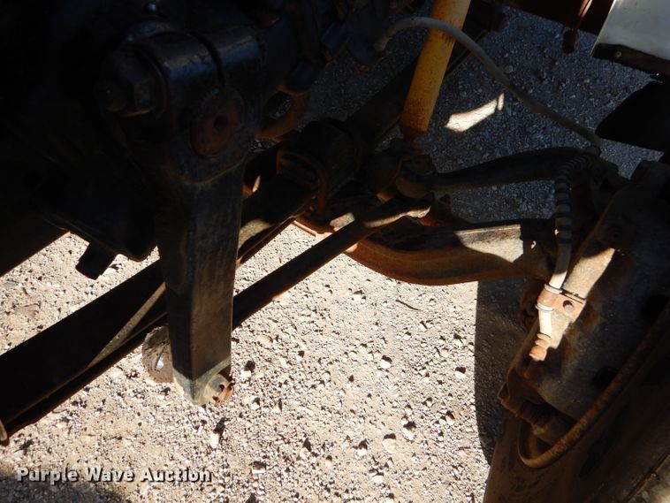 image for item EY9431 1999 International 4700 truck cab and chassis