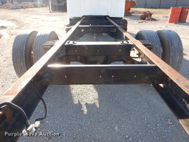 image for item EY9431 1999 International 4700 truck cab and chassis