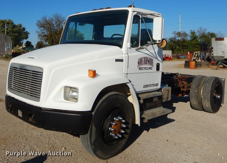 image for item EY9432 1997 Freightliner FL70 truck cab and chassis