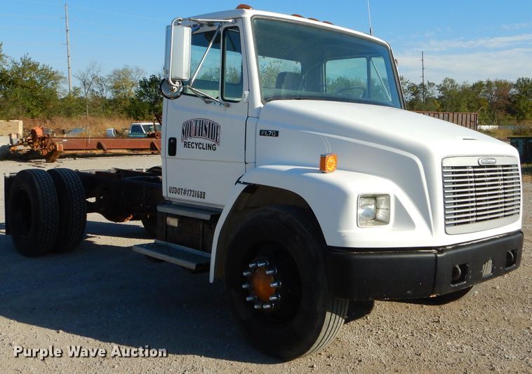 image for item EY9432 1997 Freightliner FL70 truck cab and chassis
