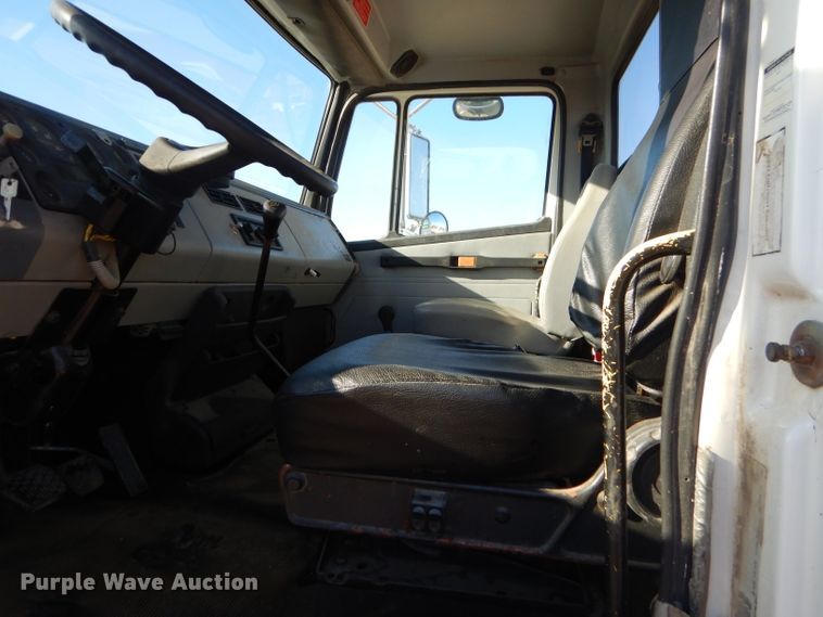 image for item EY9432 1997 Freightliner FL70 truck cab and chassis