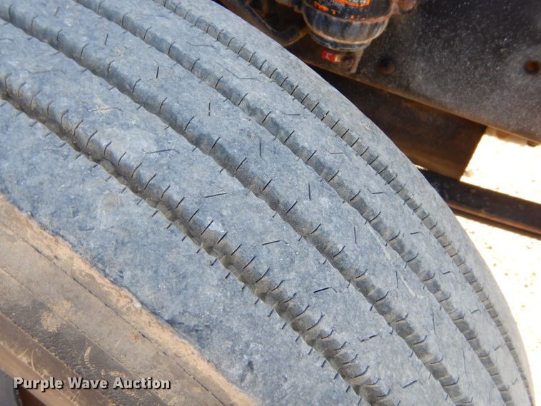 image for item EY9432 1997 Freightliner FL70 truck cab and chassis