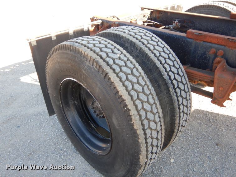 image for item EY9432 1997 Freightliner FL70 truck cab and chassis