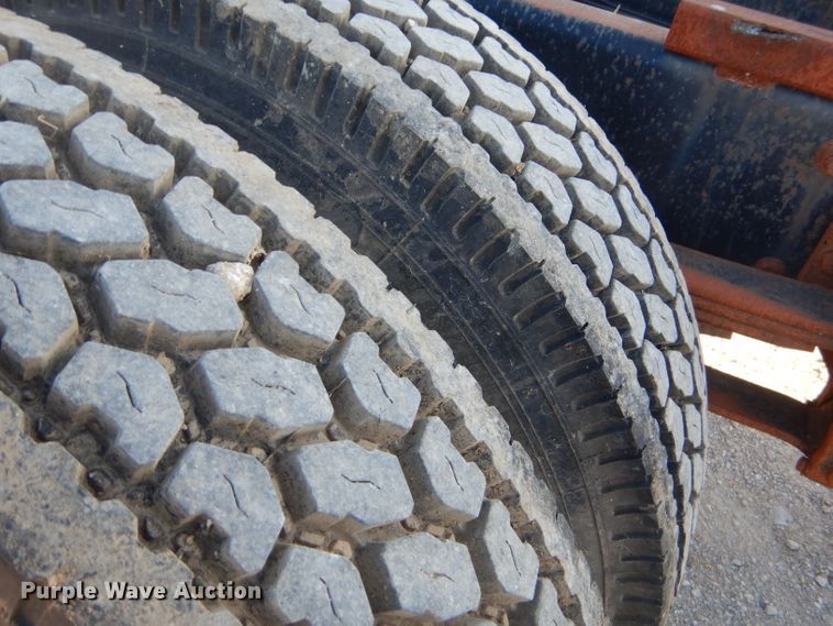 image for item EY9432 1997 Freightliner FL70 truck cab and chassis