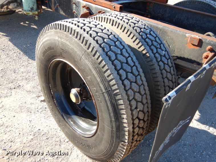 image for item EY9432 1997 Freightliner FL70 truck cab and chassis