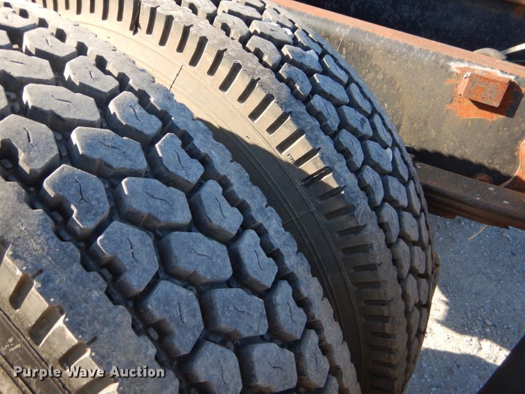 image for item EY9432 1997 Freightliner FL70 truck cab and chassis