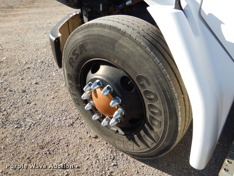 image for item EY9432 1997 Freightliner FL70 truck cab and chassis