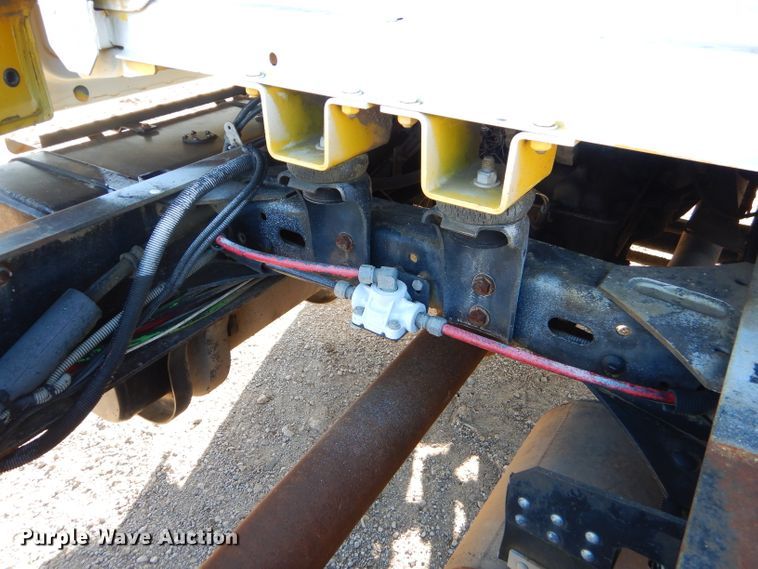 image for item EY9432 1997 Freightliner FL70 truck cab and chassis