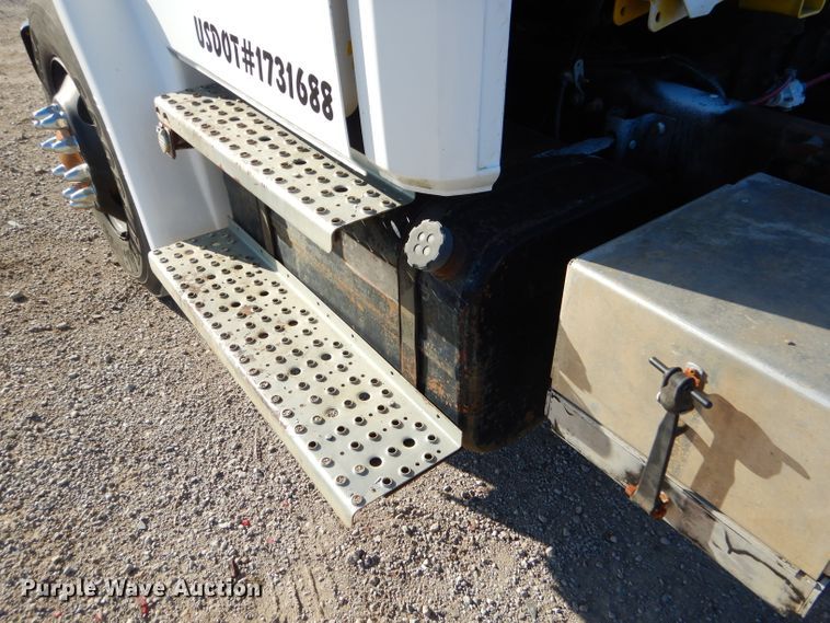 image for item EY9432 1997 Freightliner FL70 truck cab and chassis