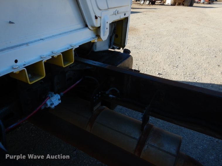 image for item EY9432 1997 Freightliner FL70 truck cab and chassis