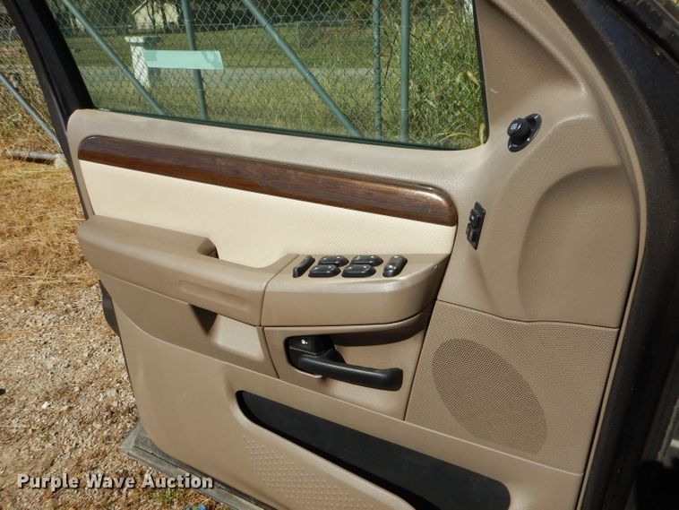 image for item EY9435 2005 Ford Explorer SUV