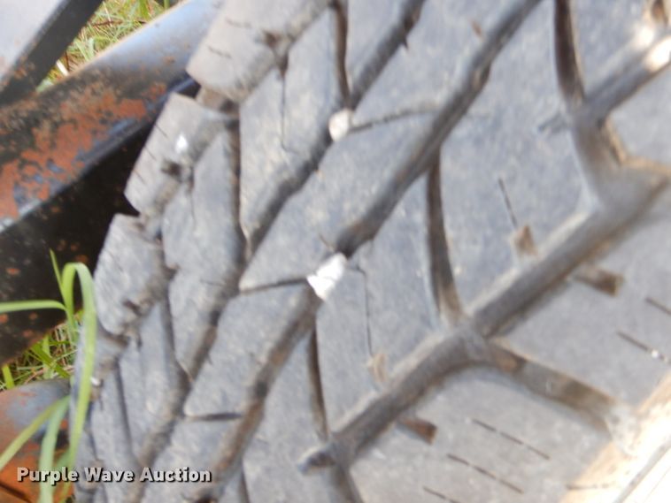 image for item EY9437 2004 Kaufman L10T equipment trailer