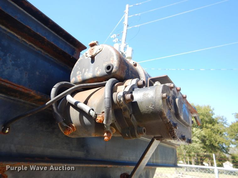 image for item EY9437 2004 Kaufman L10T equipment trailer