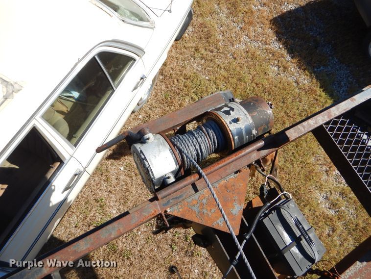 image for item EY9437 2004 Kaufman L10T equipment trailer