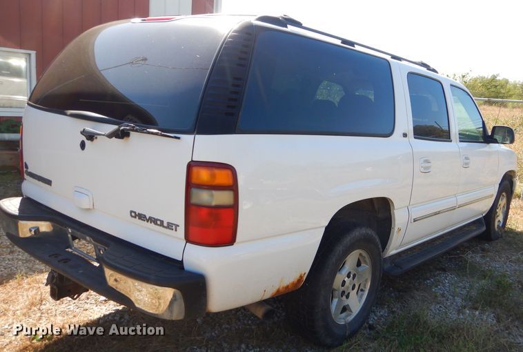 image for item EY9438 2001 Chevrolet Suburban 1500 SUV