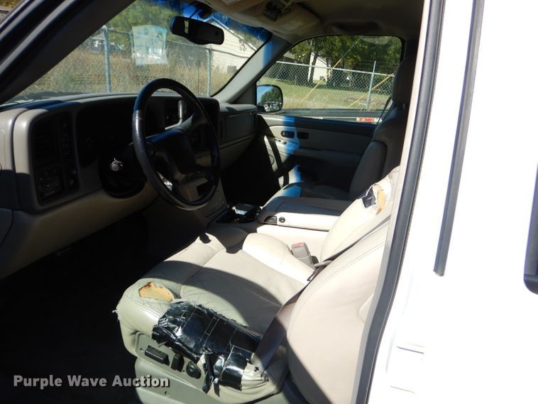 image for item EY9438 2001 Chevrolet Suburban 1500 SUV