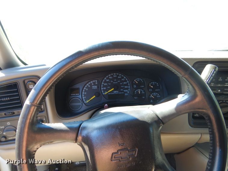 image for item EY9438 2001 Chevrolet Suburban 1500 SUV