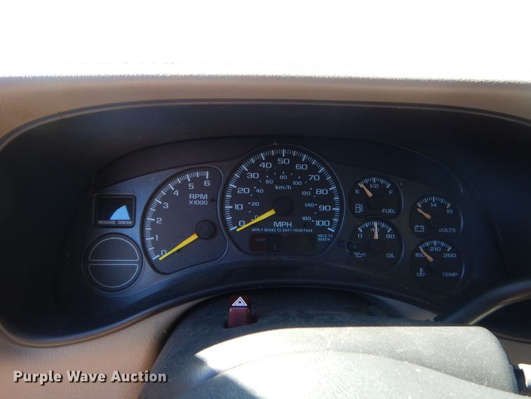 image for item EY9438 2001 Chevrolet Suburban 1500 SUV