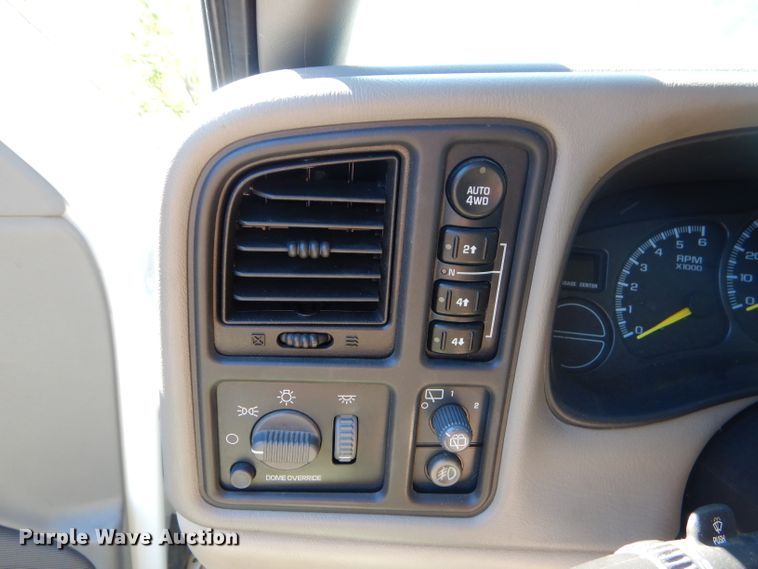 image for item EY9438 2001 Chevrolet Suburban 1500 SUV