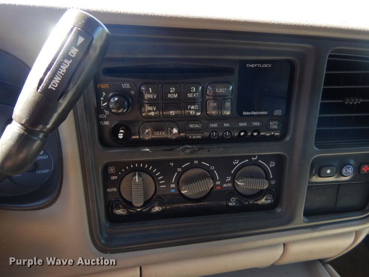 image for item EY9438 2001 Chevrolet Suburban 1500 SUV