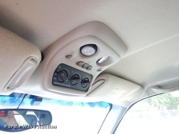 image for item EY9438 2001 Chevrolet Suburban 1500 SUV