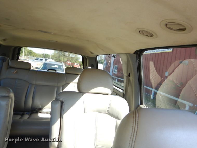 image for item EY9438 2001 Chevrolet Suburban 1500 SUV