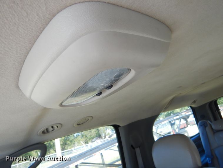 image for item EY9438 2001 Chevrolet Suburban 1500 SUV