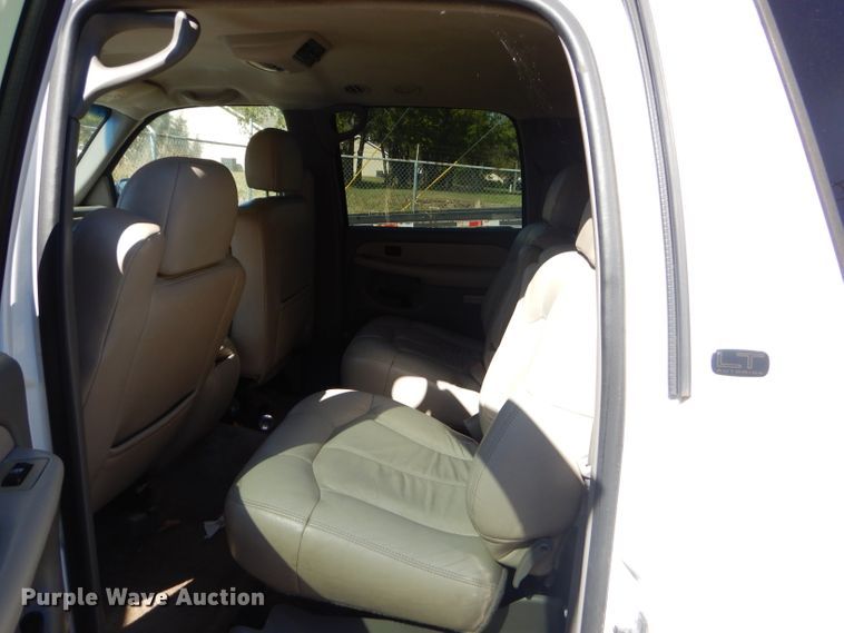 image for item EY9438 2001 Chevrolet Suburban 1500 SUV